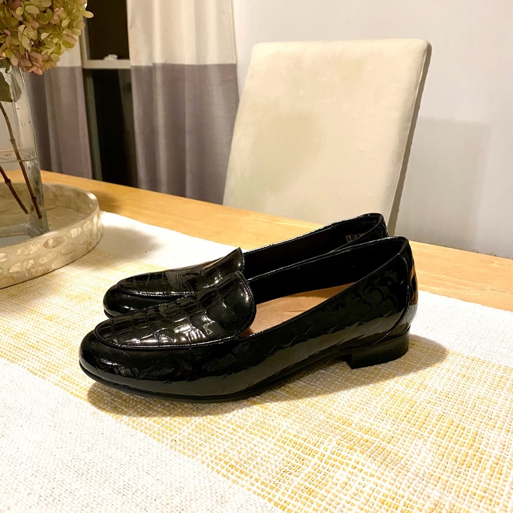 clarks patent loafers